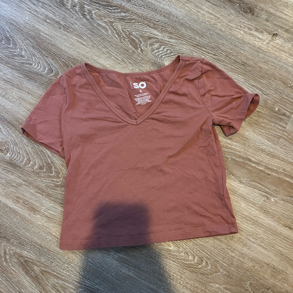SO Women's Short Sleeve V-Neck Tee in Rust